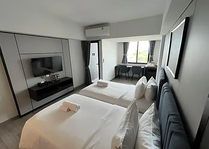 Отель 12 The At Don Mueang Airport 4*